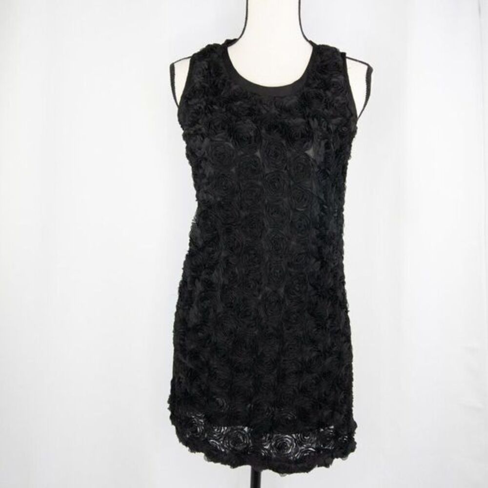 Black sleeveless floral mini dress with 3D flowers design‎